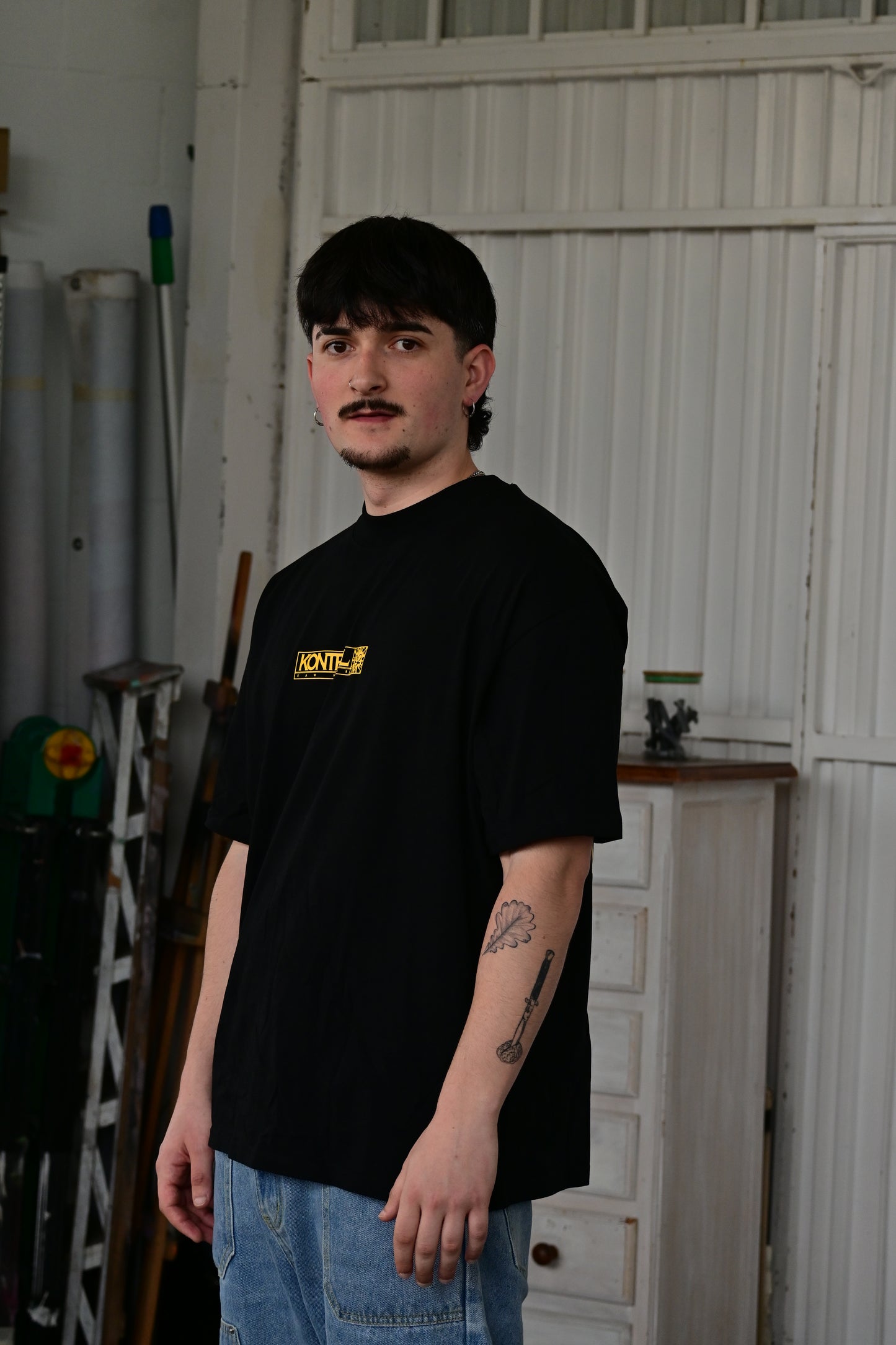 BROKEN MIRROR Tee Black