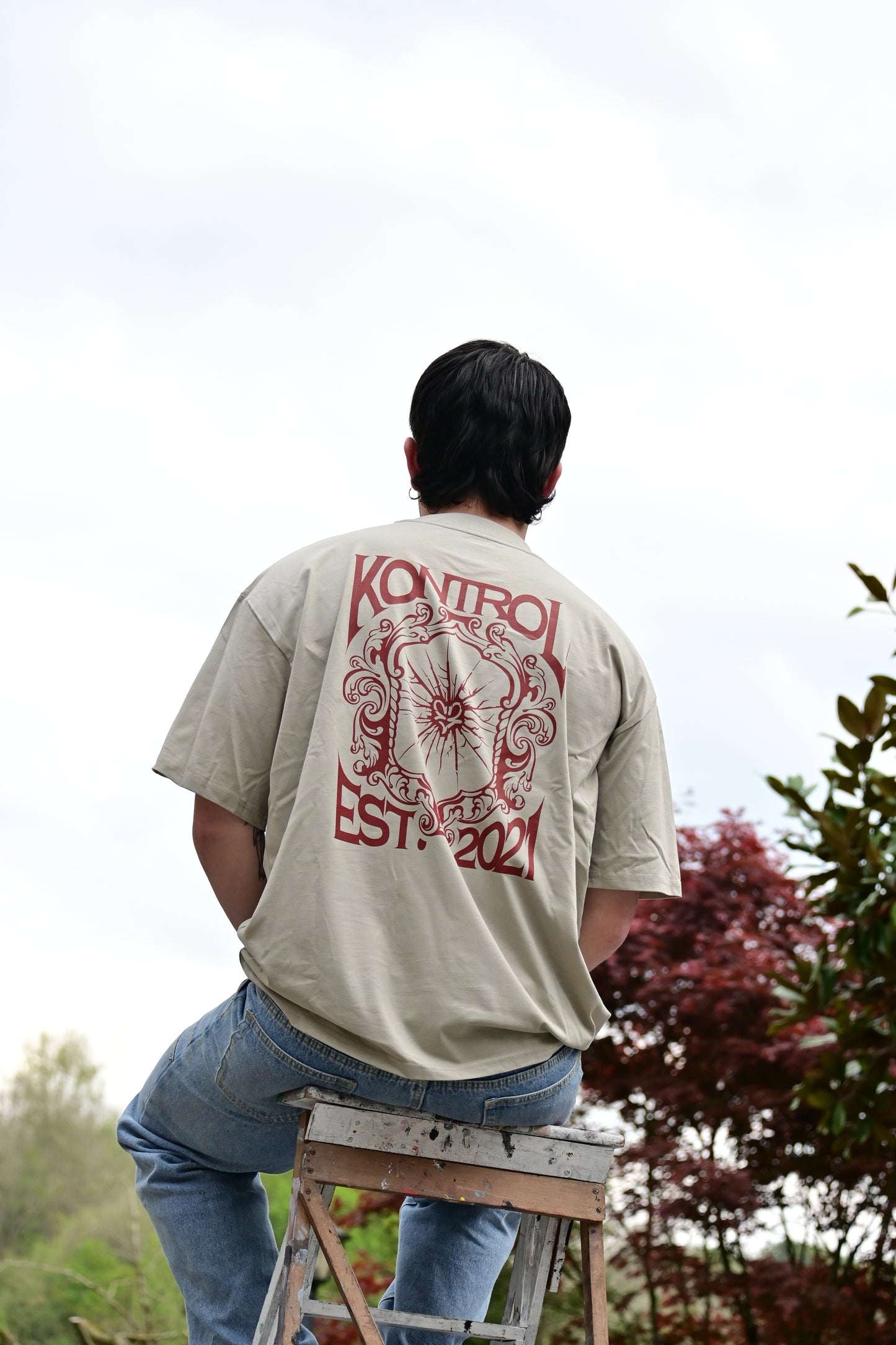 BROKEN MIRROR Tee Stone