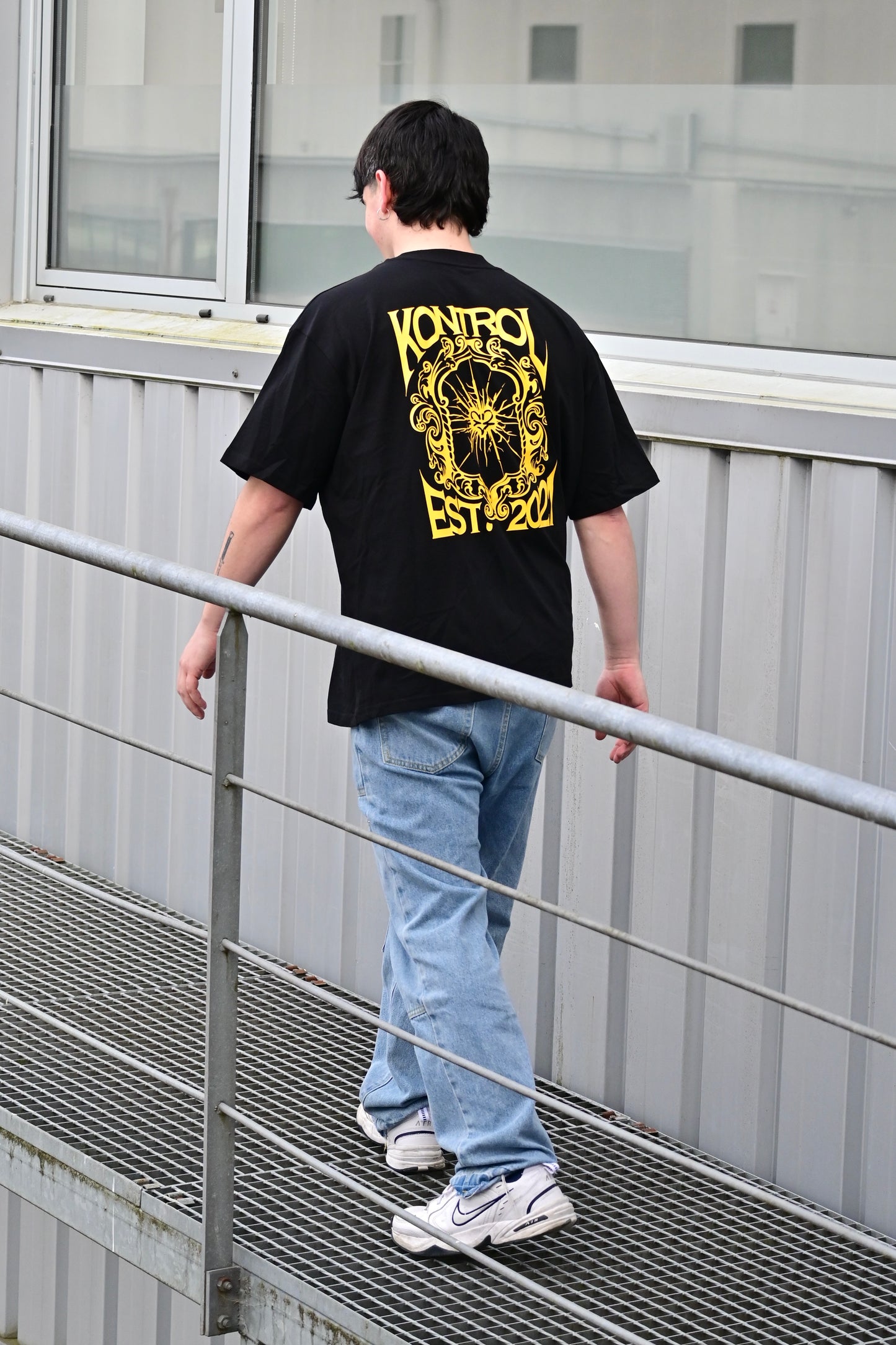 BROKEN MIRROR Tee Black